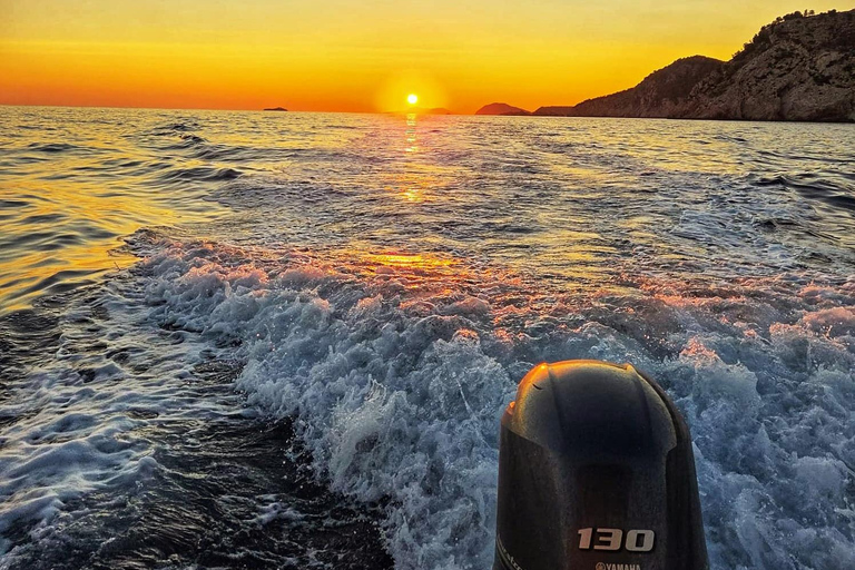 Dubrovnik (Marina Frapa): Golden hour Sunset Cruise (2h) Shared Golden Hour Sunset Speedboat Cruise (1h)