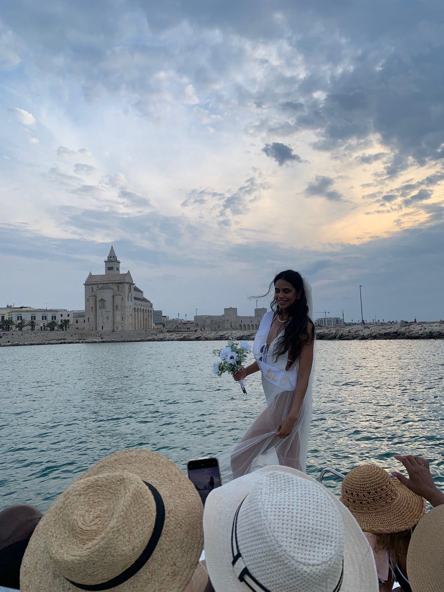 Trani: Private Bootstour mit Focaccia und Bier + Badestopp