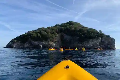 Île de Bergeggi : Excursion en kayak et plongée en apnée dans l'AMP