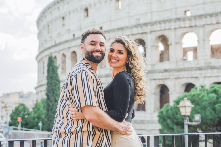 Rome: Professional Photoshoot Outside the Colosseum Premium Package: 30-50 Photos