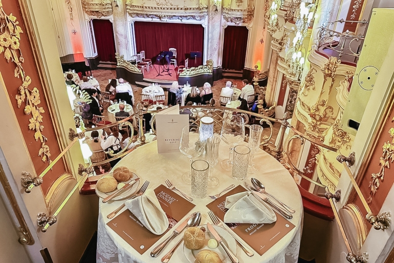 Prague : concert dans la salle de Mozart et dîner 3 platsSiège exclusif au balcon avec boisson de bienvenue