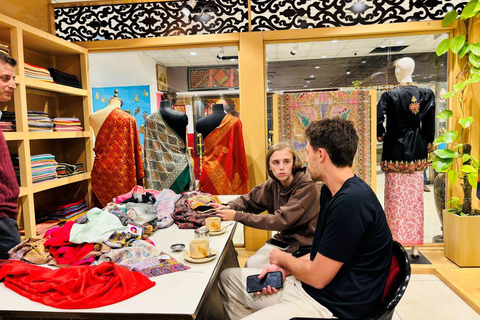Delhi: Guided Shopping Tour Experience with Female Expert Exclusive Full-Day Shopping Tour with Female Expert Guide