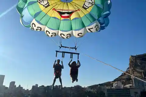 Alicante : Parachute ascensionnel et tour en bateau