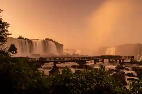 Foz do Iguaçu: Brazilian Falls Dawn Trip with Breakfast