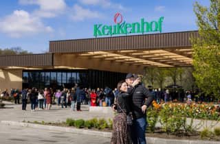 Shuttlebus vom Flughafen Amsterdam Schiphol zum Keukenhof & Eintritt