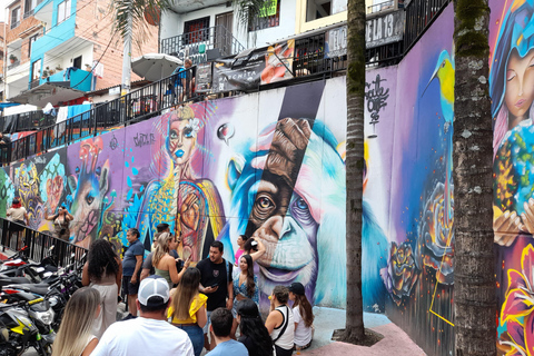 Comuna 13: Graffiti tour & Street Food/drink with telesferic