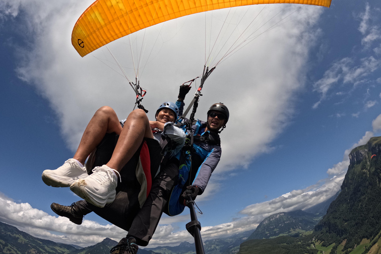 Spiez: Paragliding Flight from Mount Niesen Spiez: Paragliding Flight from the Niesen