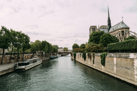 Notre-Dame Tour with Host or AudioGuide + Optional Cruise Notre-Dame Cathedral Tour with Host Assistance