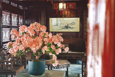 Shanghai City Essentials: Culture, Yu Garden & The Bund View Guide for other languages