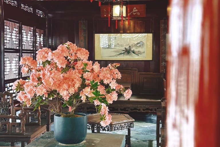 Shanghai City Essentials: Culture, Yu Garden & The Bund View Guide for other languages