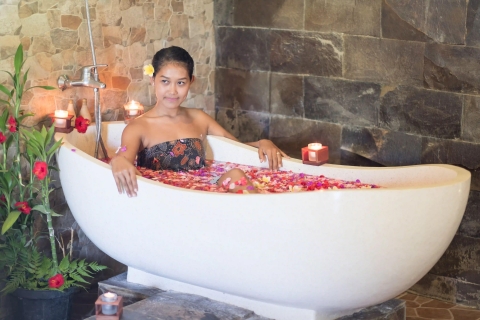 Bali : Ubud Massage balinais relaxant de 2 heures Bain de fleursBali 2 Heures Spa Massage Balinais Bain de Fleurs sans Transport