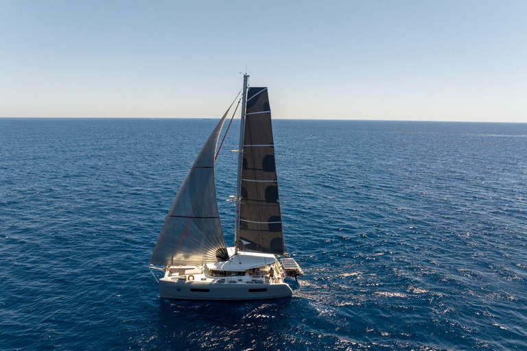 Noleggio esclusivo di catamaraniComino, Gozo, Malta Giornata intera in barca a vela