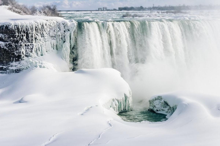 Tour privato di lusso alle Cascate del Niagara, barca, viaggio e SkylonTour privato delle Cascate del Niagara con la crociera sulla città di Niagara