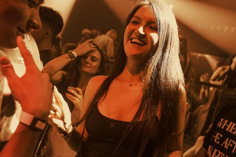 Phuket: Pub Crawl Rooftop, Bars, GoGo & 3 Clubs with Shots 20:30 | Pub Crawl Only