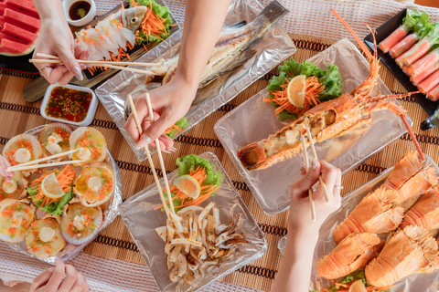 Koh Larn : location privée d&#039;un bateau en bois avec menu de fruits de merCoucher de soleil à Tidkoh (14 h 00 - 18 h 00)