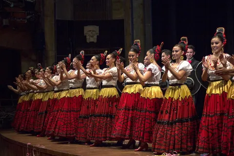 Geniet van het Folklorisch Ballet in het Palacio de Bellas Artes.
