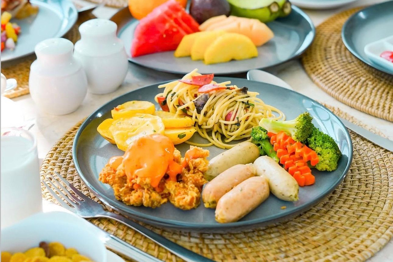 Labuan Bajo: 2 Day Komodo Trip & LoccalCollection Hotel Stay