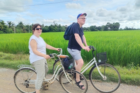 En bici por el pueblo y el campo - Medio día por la mañanaExcursión en bicicleta por el pueblo de Odambang