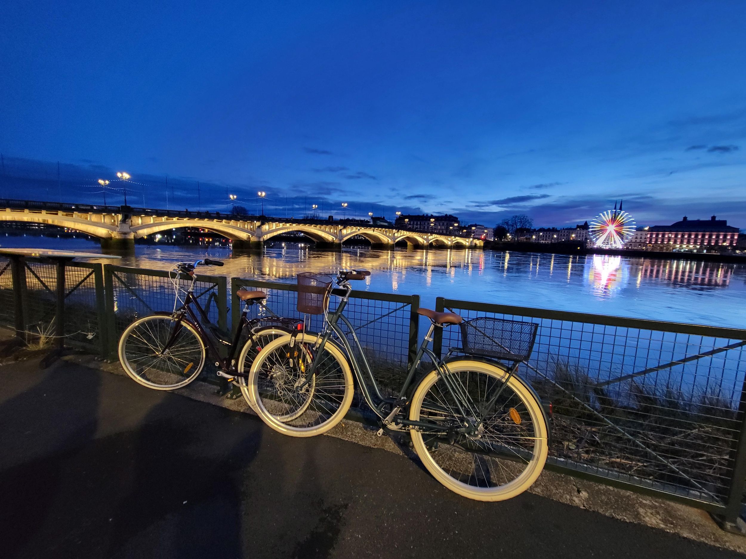 Abendliche Ausflüge: Kulturquiz, Bar und Verkostung in Bayonne