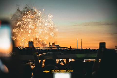 Prag: Silvester-VIP-Boat-Party + EPIC ClubPrag: VIP-Silvesterparty auf einem Boot + EPIC Club