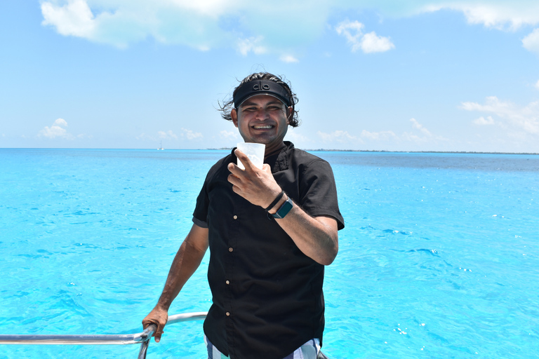 Cancún: Bezoek Isla Mujeres in een Catamarantocht voor alleen volwassenenTour vanuit Playa del Carmen