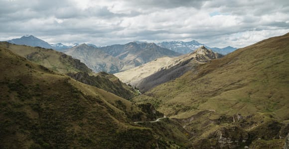 Queenstown: Skippers Canyon Goldrush Multilingual Tour