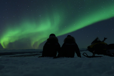 Njut av Aurora Show på toppen av berget inc tipi middag