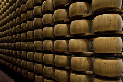 From Milk to Wheels: Parmesan Tour & Tasting in Parma Parmesan Tour in Parma - German