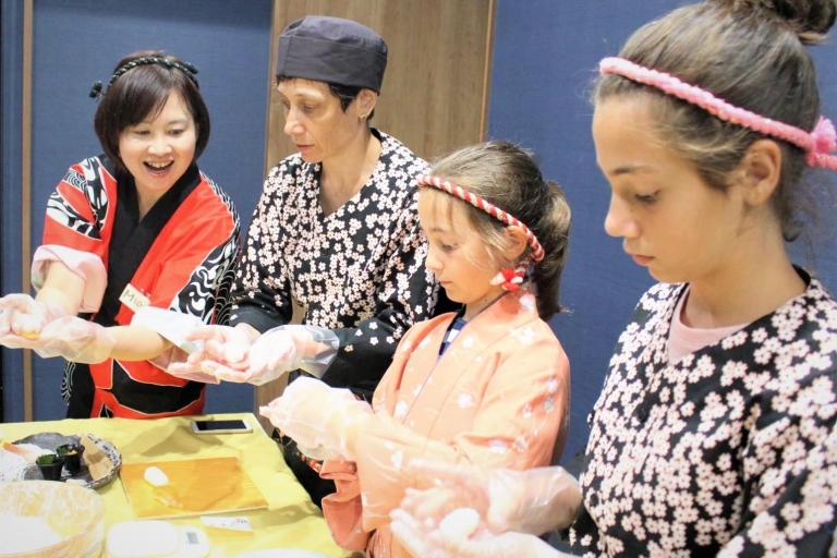 Nara: Cooking class, learning how to make authentic sushi
