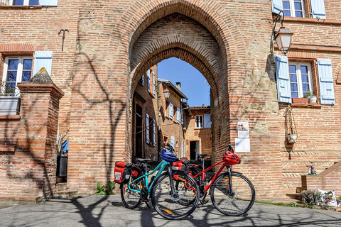 Scenic E-Bike Ride to a Hilltop Village from Toulouse