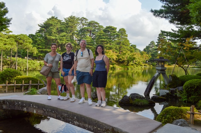 Kanazawa: Private Hidden Waterways, Castle & Kenrokuen Tour