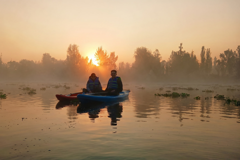 Xochimilco: Sunrise Kayak Tour & White Castle with breakfast