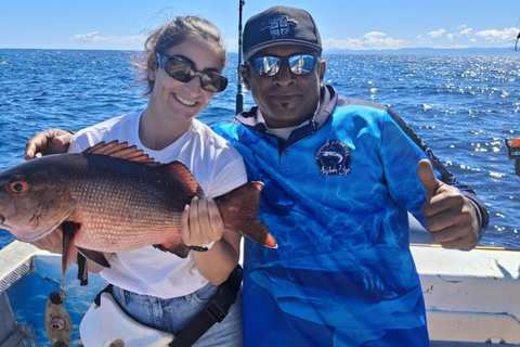 Sigatoka: excursión de pesca con crucero por el río y aperitivosSigatoka: Excursión de pesca con crucero por el río y aperitivos