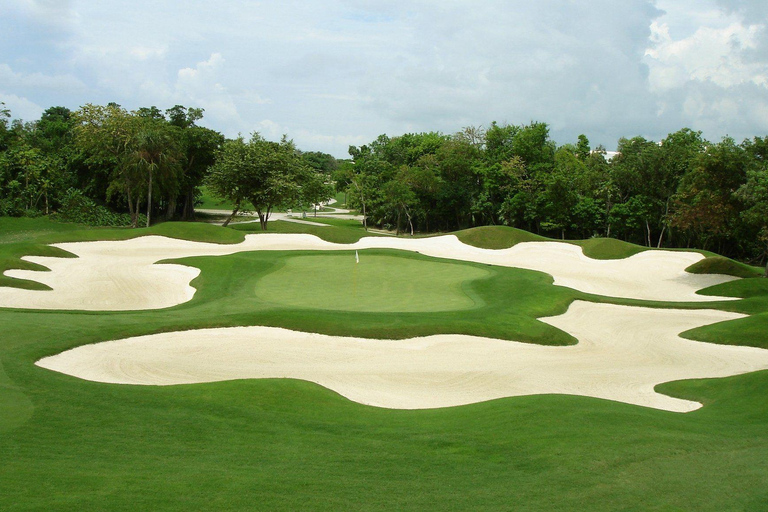 Play Hard Rock Golf Course W/Clubs