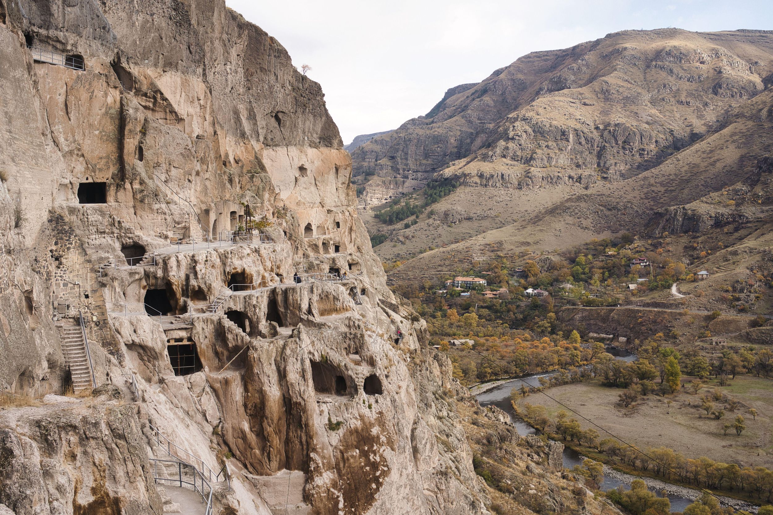 Tiflis: Bordschomi, Rabati & Wardsia-Höhle – Georgisches Abenteuer