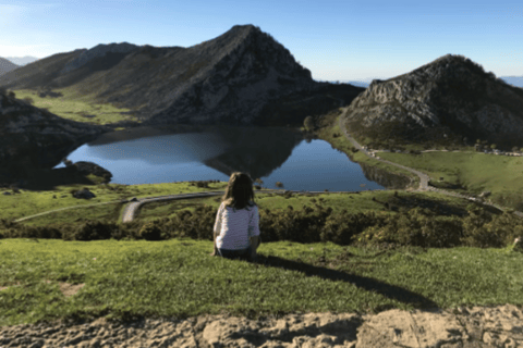 Covadonga y Cascos Históricos Cangas de Onís y LastresTour mit Abholung in Oviedo