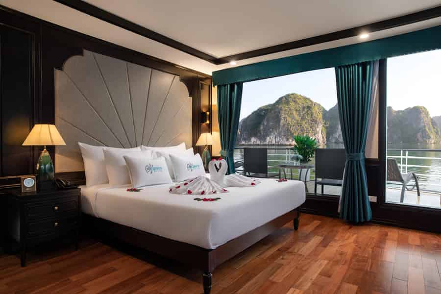 Halong-Bucht: 2-tägige 5-Sterne-Bootsfahrt mit Balkon und Kabine mit Badewanne. Foto: GetYourGuide Halong-Bucht: 2-tägige 5-Sterne-Bootsfahrt mit Balkon und Kabine mit Badewanne. Foto: GetYourGuide