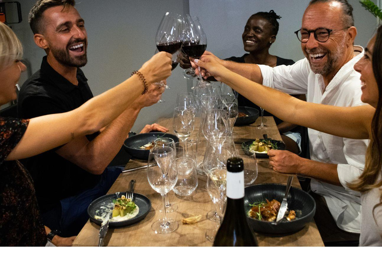 Barcelona: Wine & Cheese Pairing Ervaring met een SommelierKoppelervaring met 5 wijnen en 5 kazen