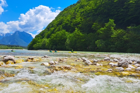 Bovec: Poznaj rzekę Soča z kajakiem sit-on-top + zdjęcie GRATISBovec: Odkryj rzekę Szmaragdową z kajakiem sit-on-top