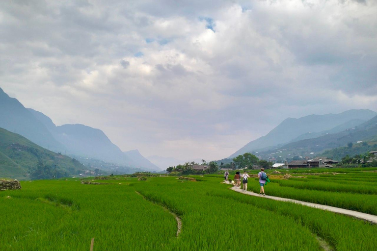 Sa Pa: Cat Cat Village Tour to Visit the Hmong People