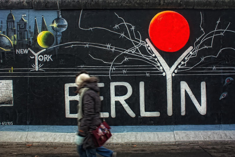 Berlin: Sachsenhausen Camp & East Side Gallery Tour English option