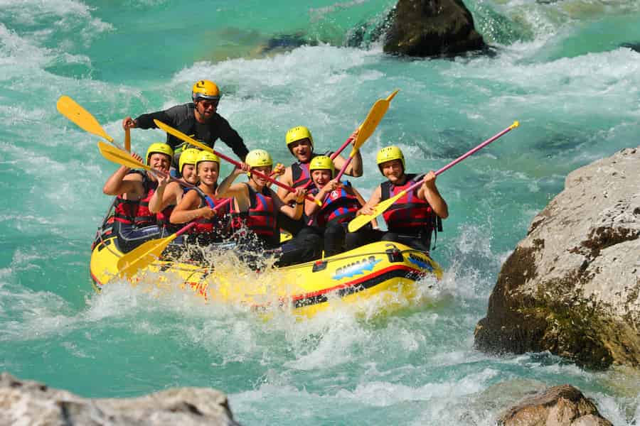 Bovec: Deine ultimative Rafting-Expedition auf dem Fluss Soča. Foto: GetYourGuide