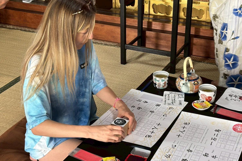 Osaka: visita a templos y clase de caligrafía tradicional