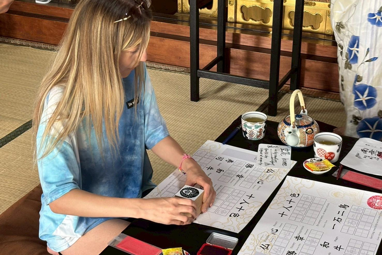 Osaka: visita a templos y clase de caligrafía tradicional