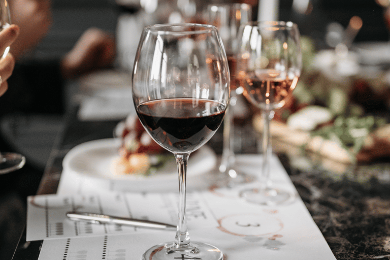 Visite privée de luxe : Sites antiques de Némée et dégustation de vin