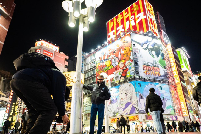 Tokyo: Shinjuku Neon Night Photo Tour