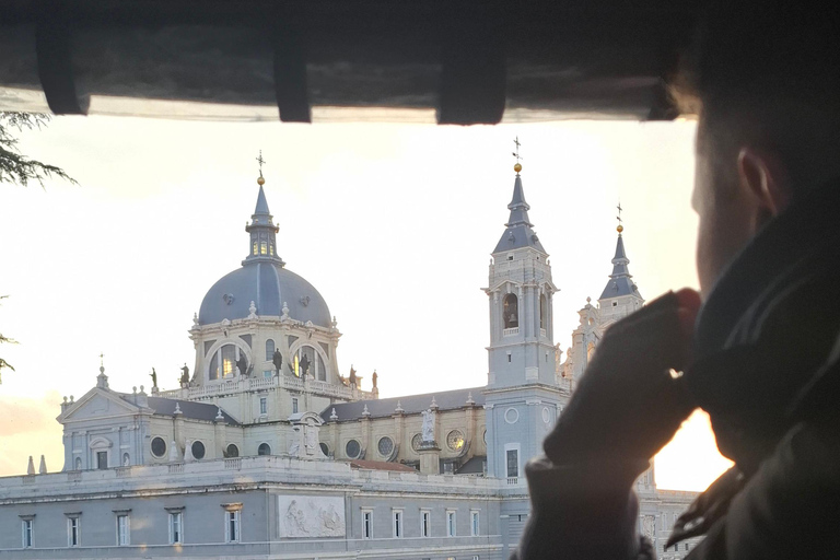Madrid: Tuk-tuk tour of the historic center and highlights Madrid: 2-hour tuk-tuk tour of the historic center and highlights