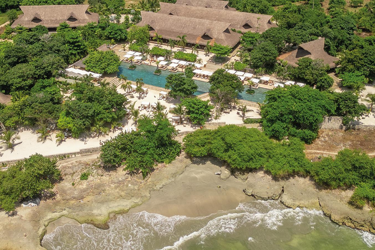 Cartagena:Makani Beach Club w/ Boat Transfer, Drink & Sunbed Makani ELUA VIP Couple Experience – Spa, Lunch & Drinks