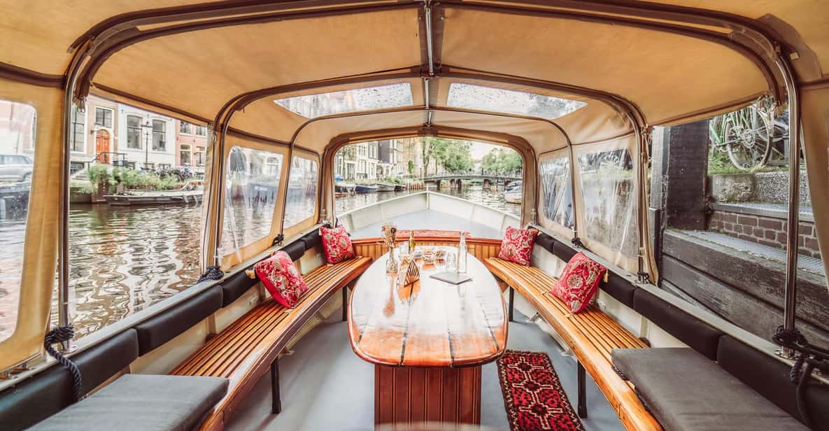 Afbeelding 9 van Amsterdam: Privé romantische grachtenrondvaart met prosecco/hapjes