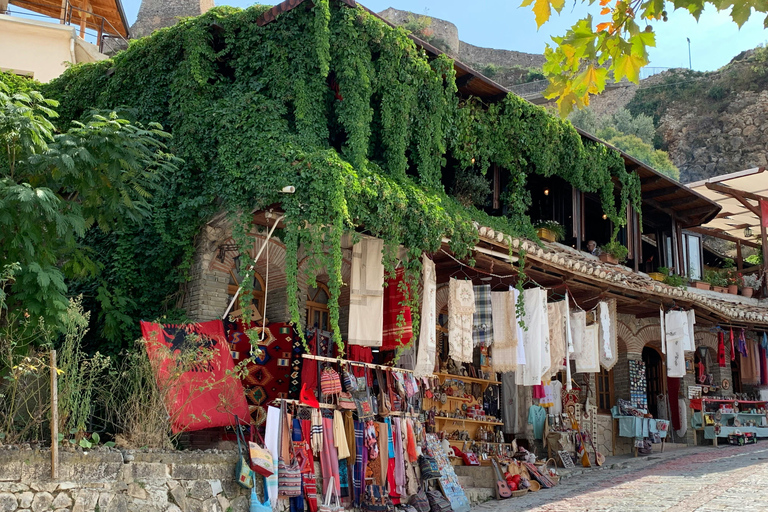 "Zamek Kruja i Stary Bazar - jednodniowa wycieczka z Tirany i Durres""Kruja Castle & Old Bazaar Tour z Tirany, Durres i Golem"